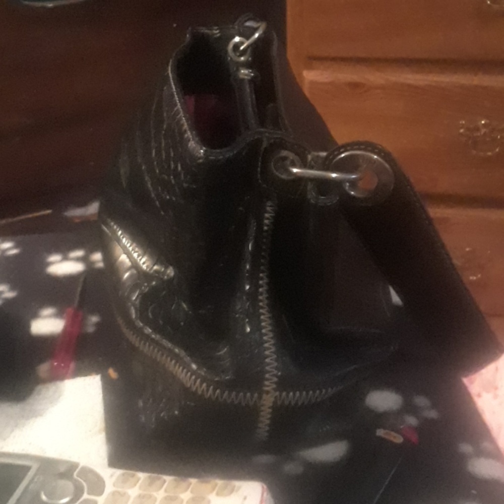 Purses - Picture 2 of 5